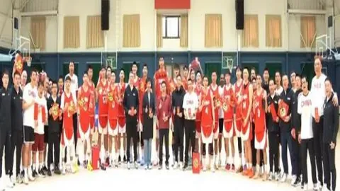 WTT总决赛今赛程：王楚钦、王曼昱单打争四强，央视新闻客户端直播